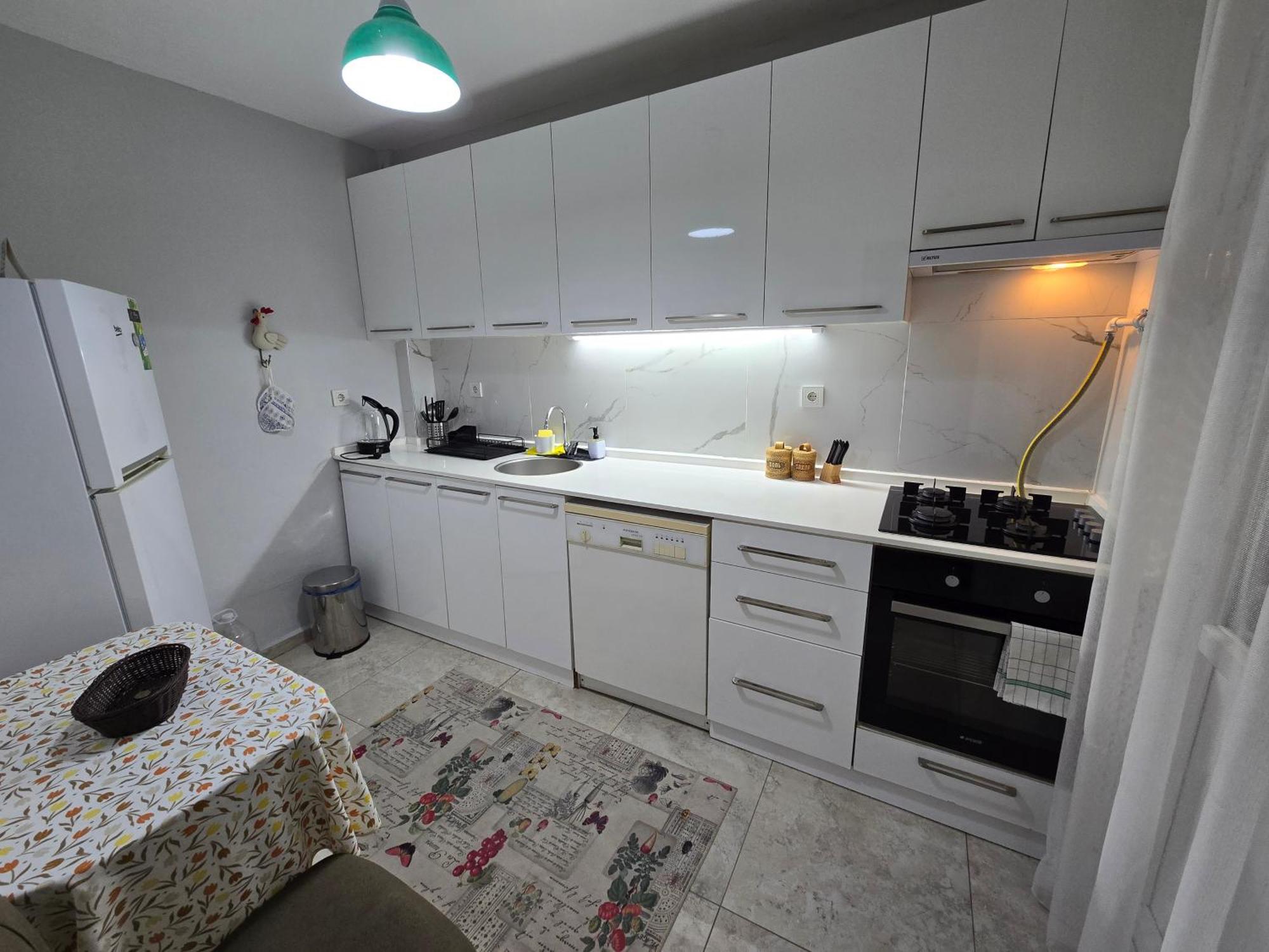 4-room, Warm House, Near The Sea, Next To The Historic Elevator Appartement İzmir
